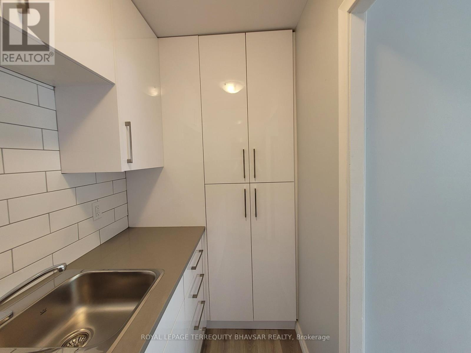 












1 - 521 PARK STREET

,
Kitchener,




Ontario
N2G1N8

