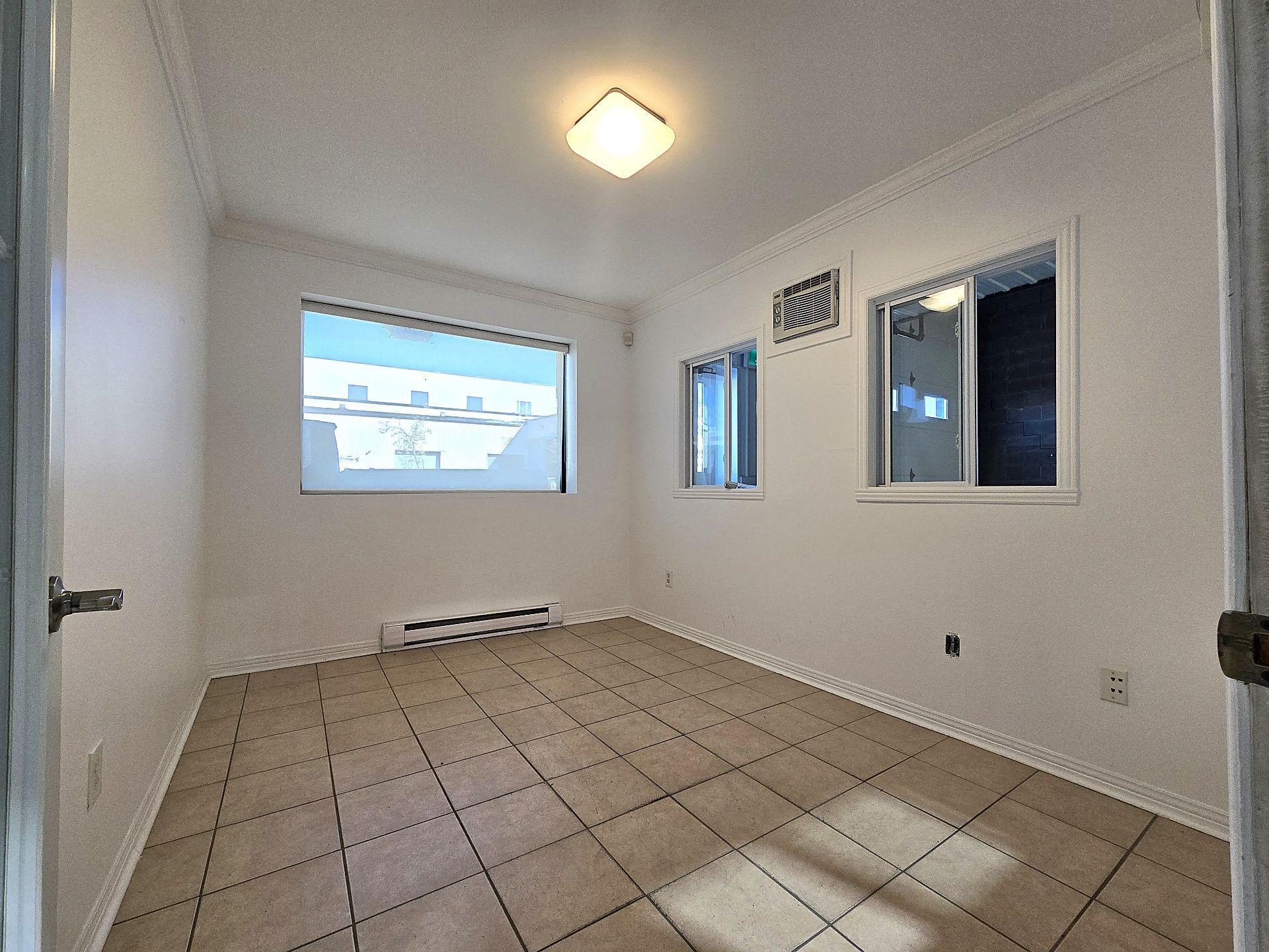 









755


Boul. du Curé-Boivin

, 7,
Boisbriand,




QC
J7G2J2

