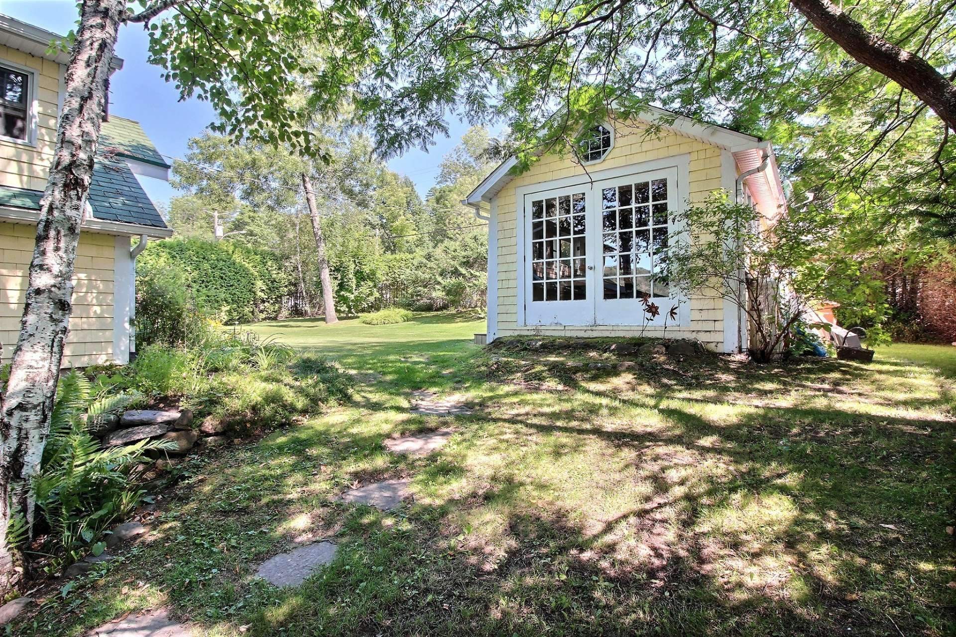 









2040


Ch. du Lac

,
North Hatley,




QC
J0B1C0

