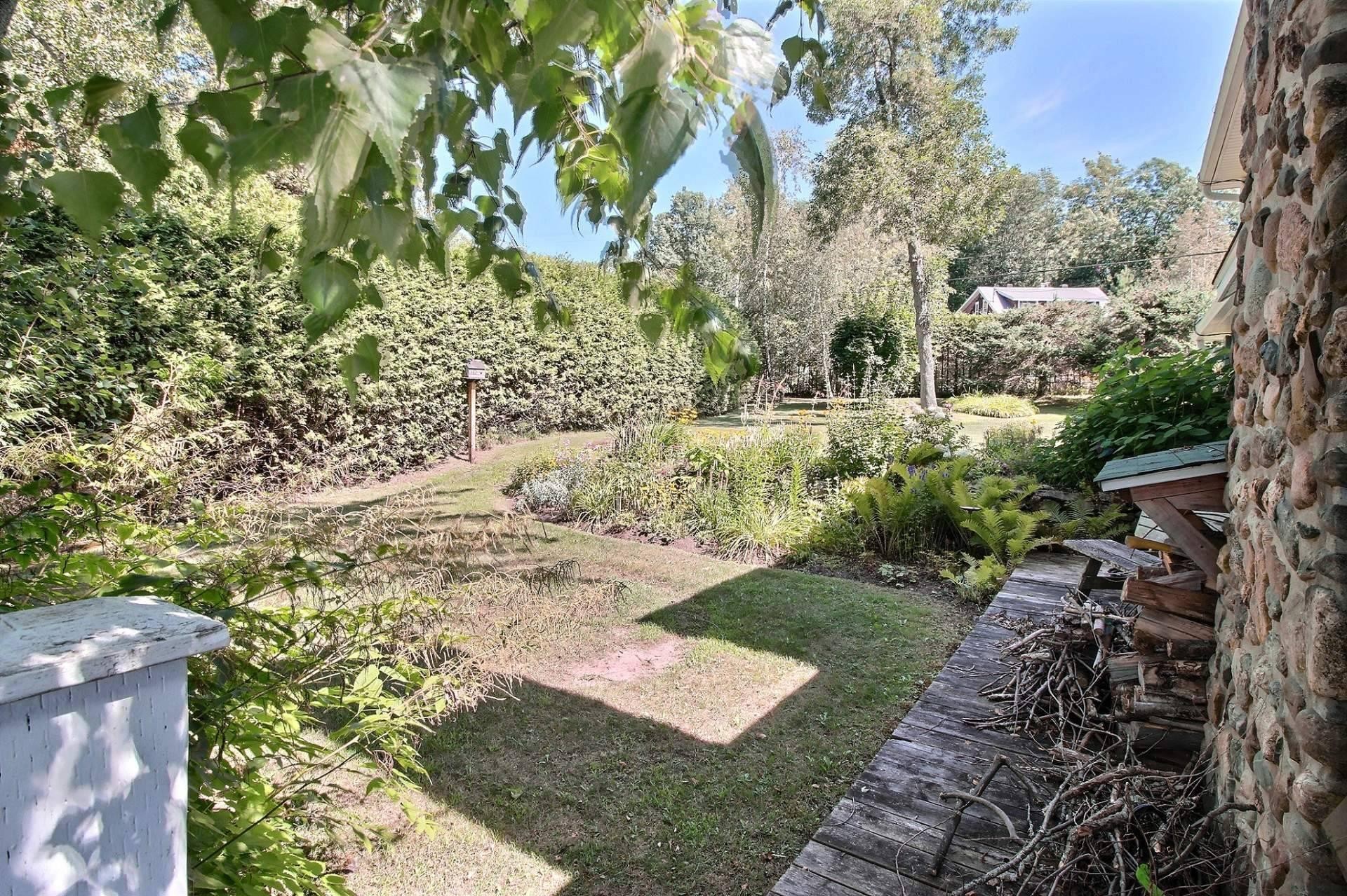 









2040


Ch. du Lac

,
North Hatley,




QC
J0B1C0

