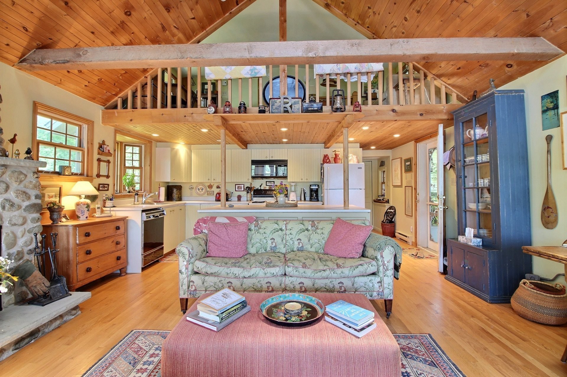 









2040


Ch. du Lac

,
North Hatley,




QC
J0B1C0

