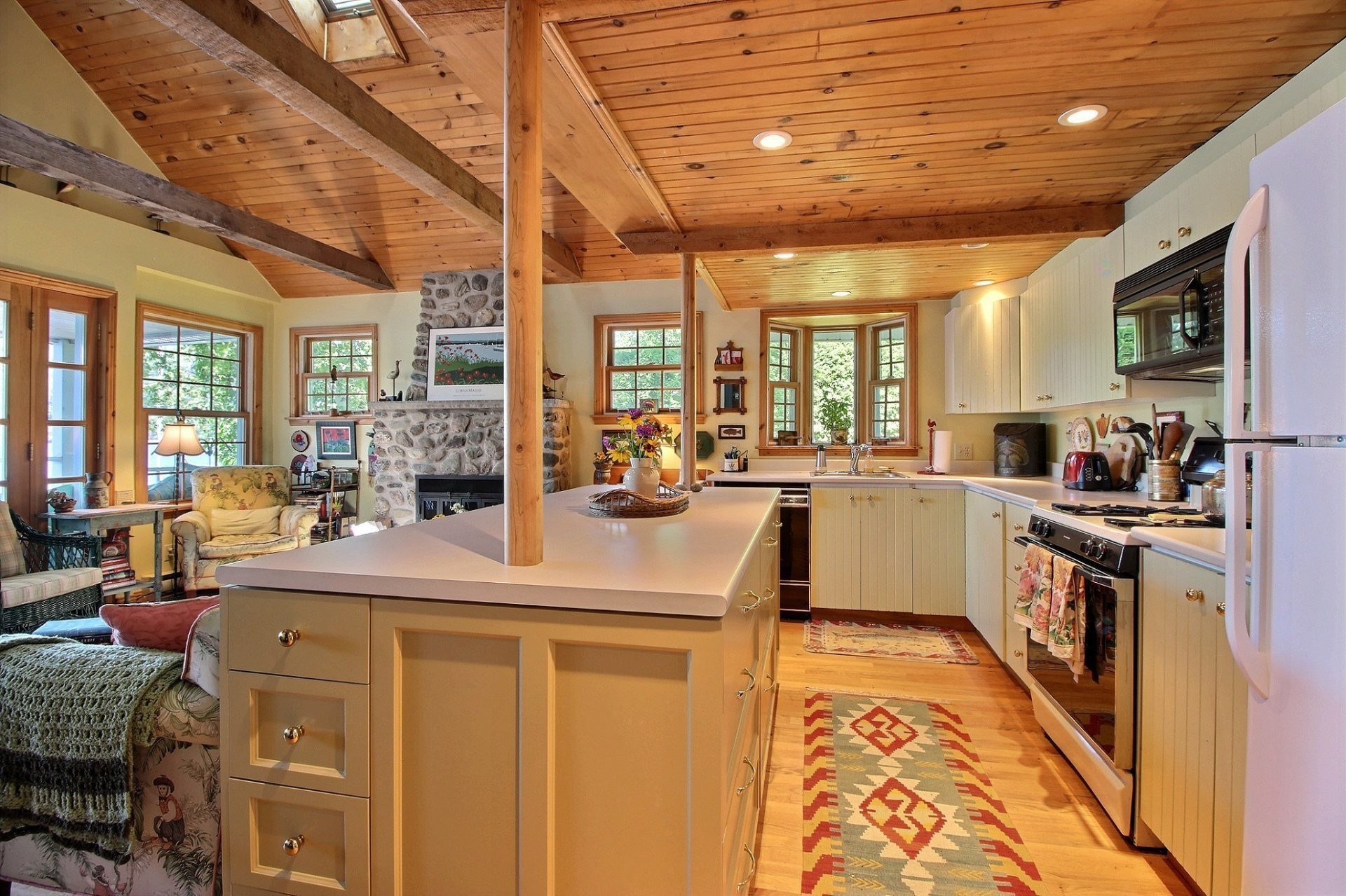 









2040


Ch. du Lac

,
North Hatley,




QC
J0B1C0

