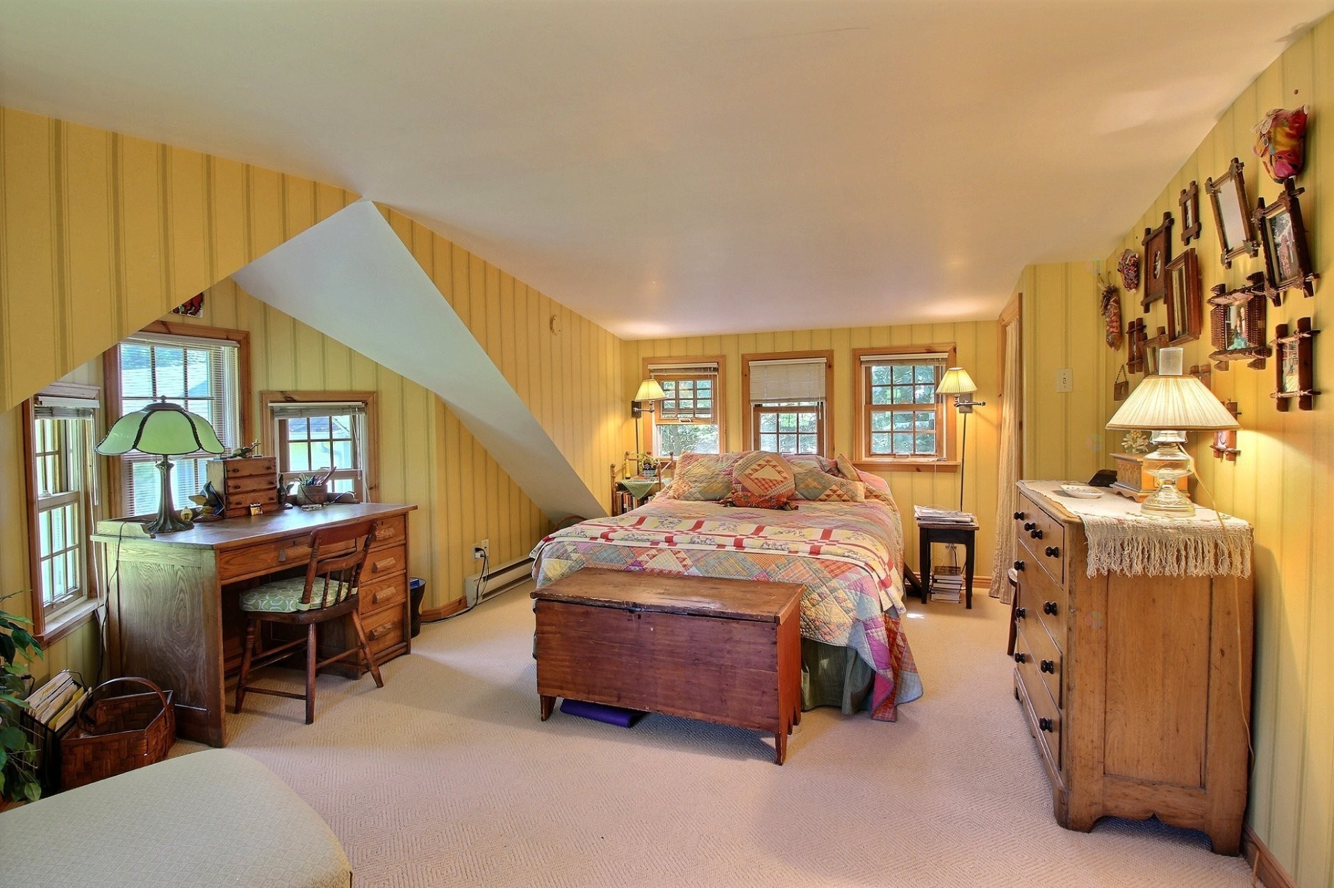 









2040


Ch. du Lac

,
North Hatley,




QC
J0B1C0

