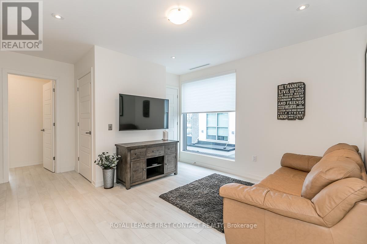 












3645 FERRETTI COURT

,
Innisfil,




Ontario
L9S0N6

