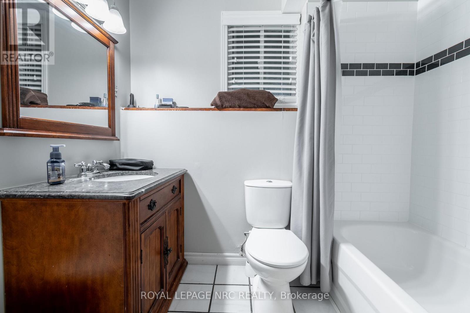 












49 ADMIRAL ROAD

,
St. Catharines (Secord Woods),




Ontario
L2P1G7

