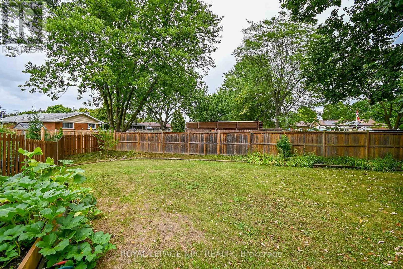












49 ADMIRAL ROAD

,
St. Catharines (Secord Woods),




Ontario
L2P1G7

