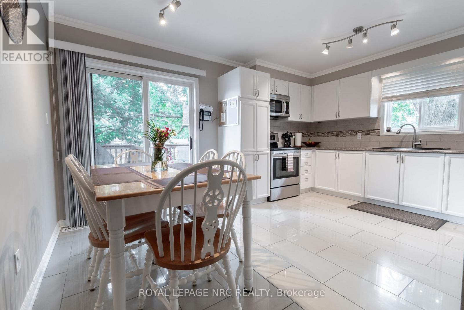 












49 ADMIRAL ROAD

,
St. Catharines (Secord Woods),




Ontario
L2P1G7

