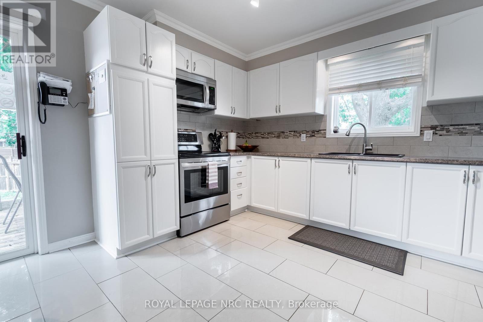 












49 ADMIRAL ROAD

,
St. Catharines (Secord Woods),




Ontario
L2P1G7

