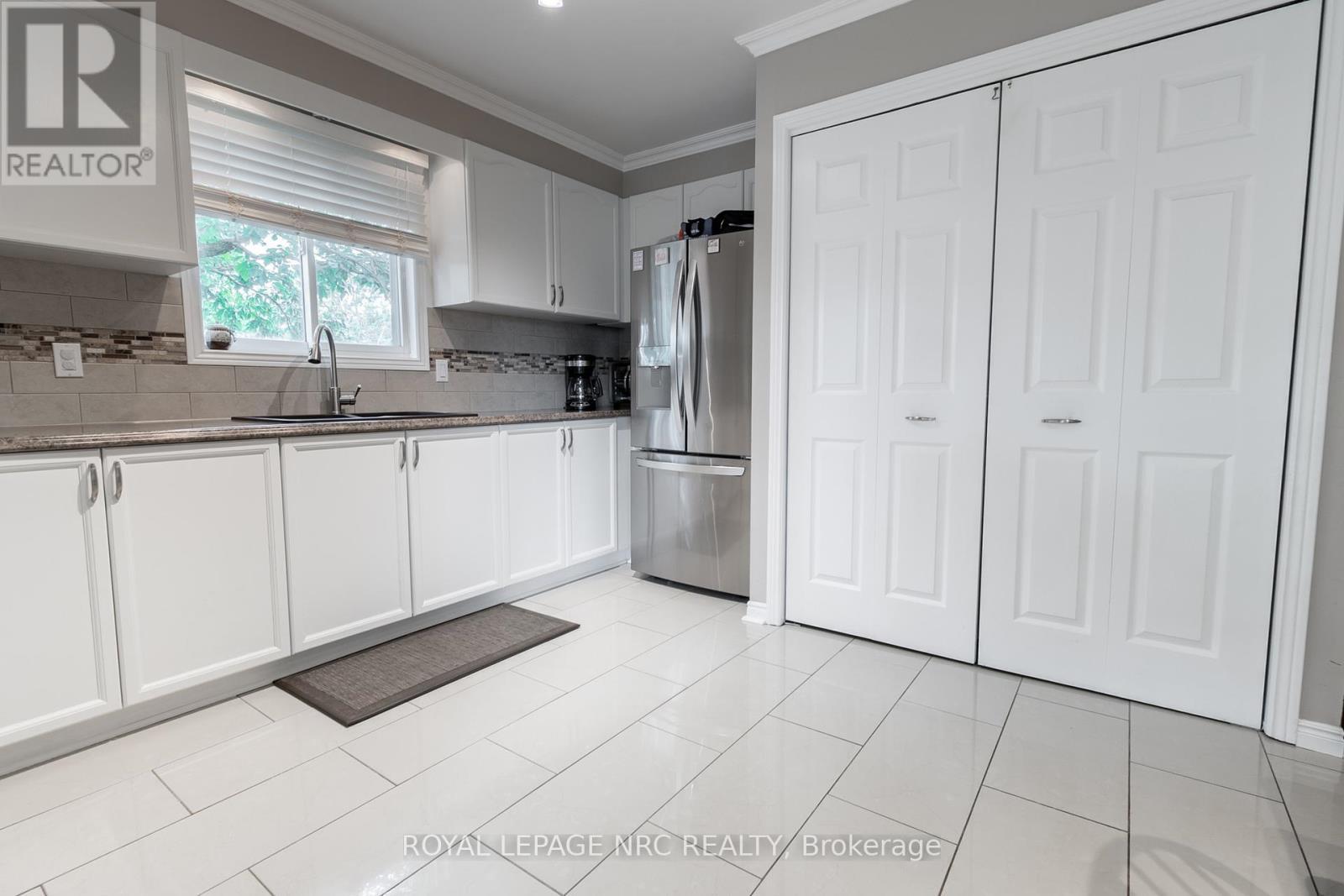 












49 ADMIRAL ROAD

,
St. Catharines (Secord Woods),




Ontario
L2P1G7

