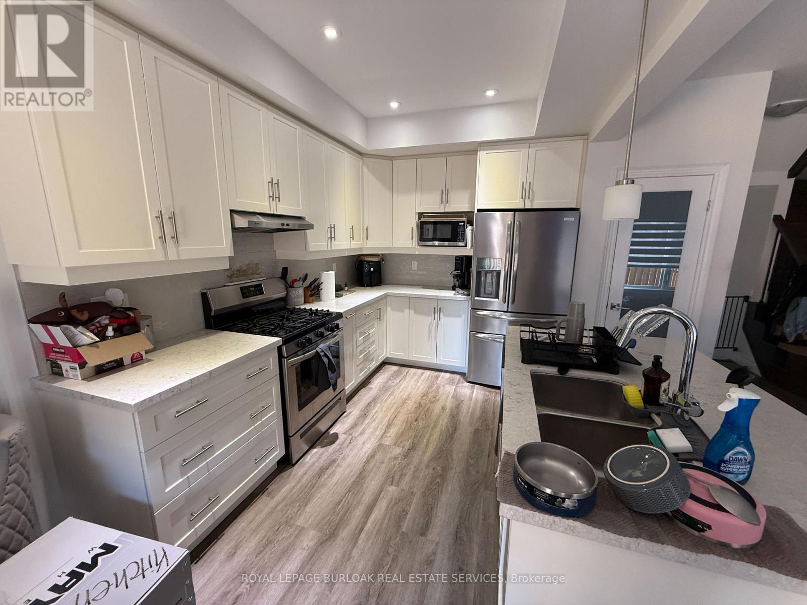 












53 SOUTHAM LANE

,
Hamilton,




Ontario
L9C0E7

