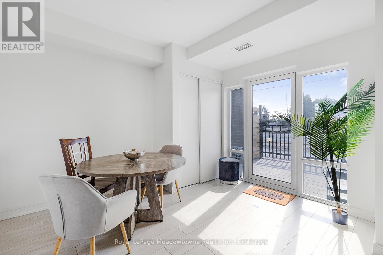 












TH 107 - 8010 DERRY ROAD

,
Milton (CO Coates),




Ontario
L9T2X5

