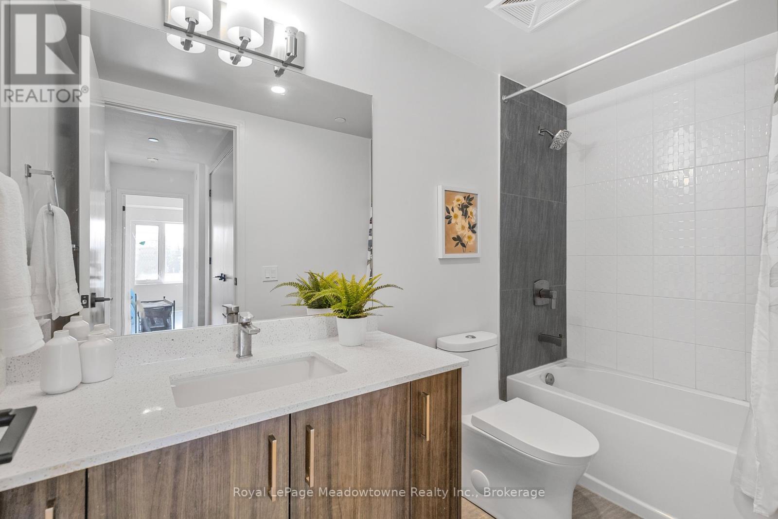 












TH 107 - 8010 DERRY ROAD

,
Milton (CO Coates),




Ontario
L9T2X5

