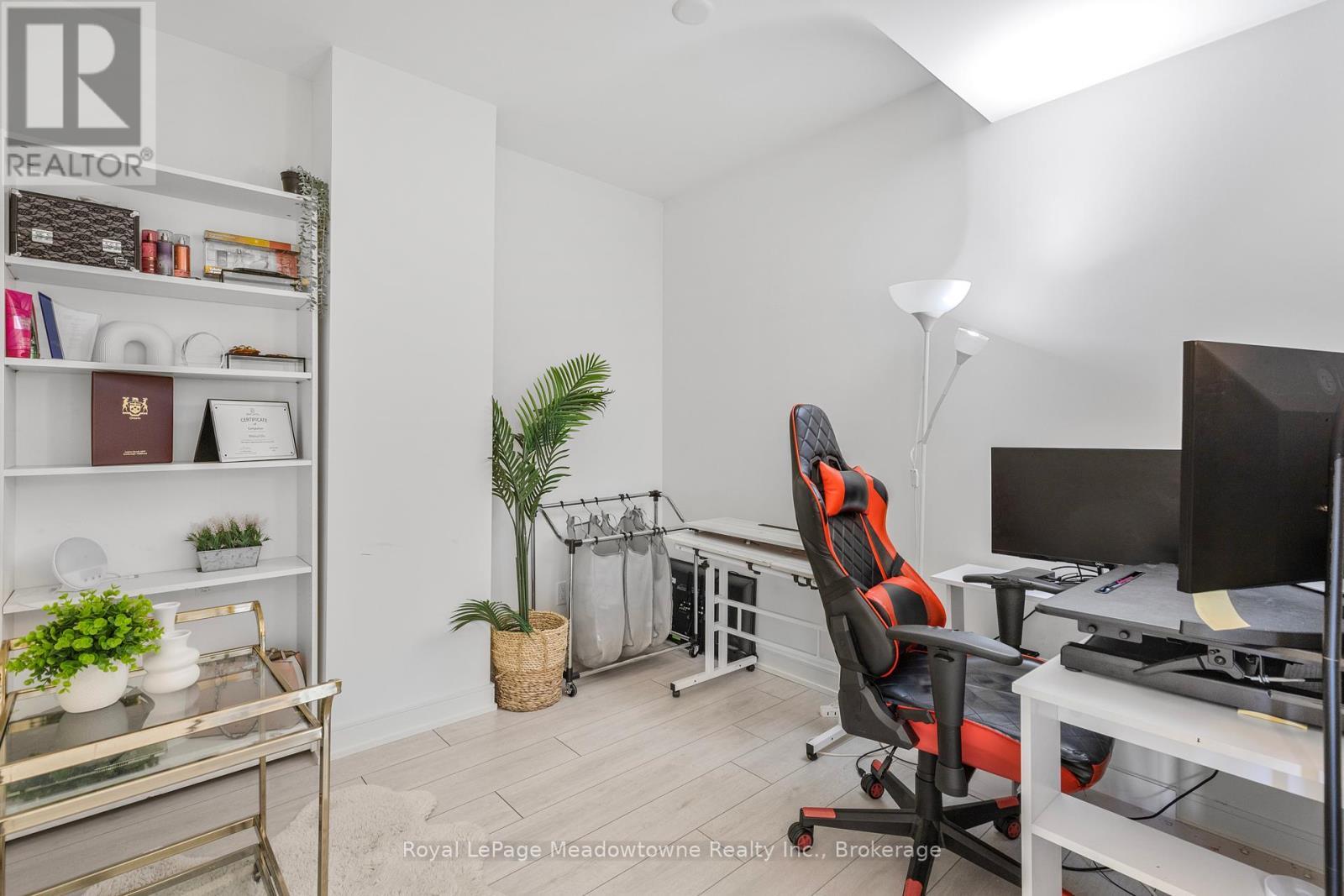 












TH 107 - 8010 DERRY ROAD

,
Milton (CO Coates),




Ontario
L9T2X5

