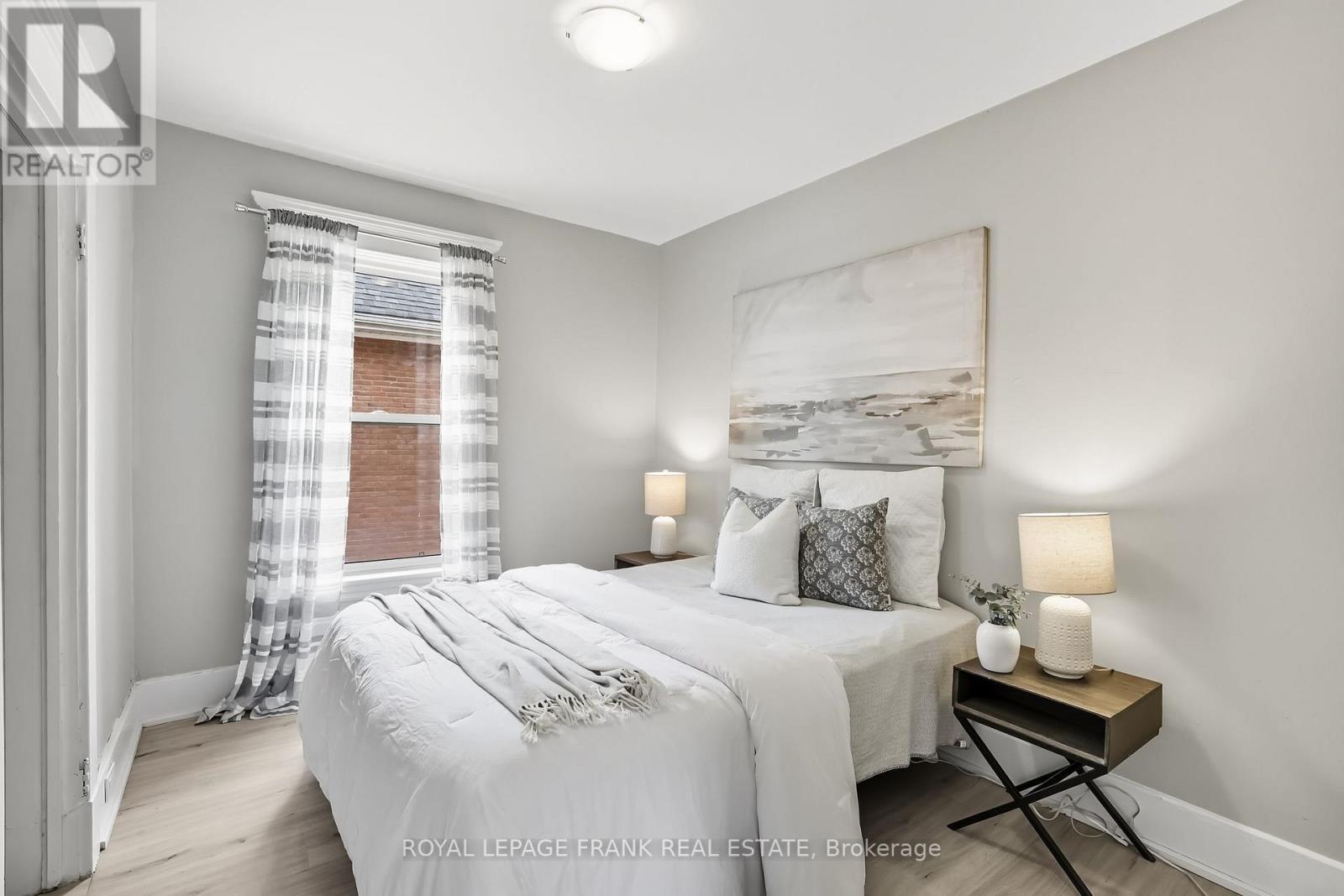 












798 GEORGE STREET N

,
Peterborough (Northcrest Ward 5),




Ontario
K9H3T5

