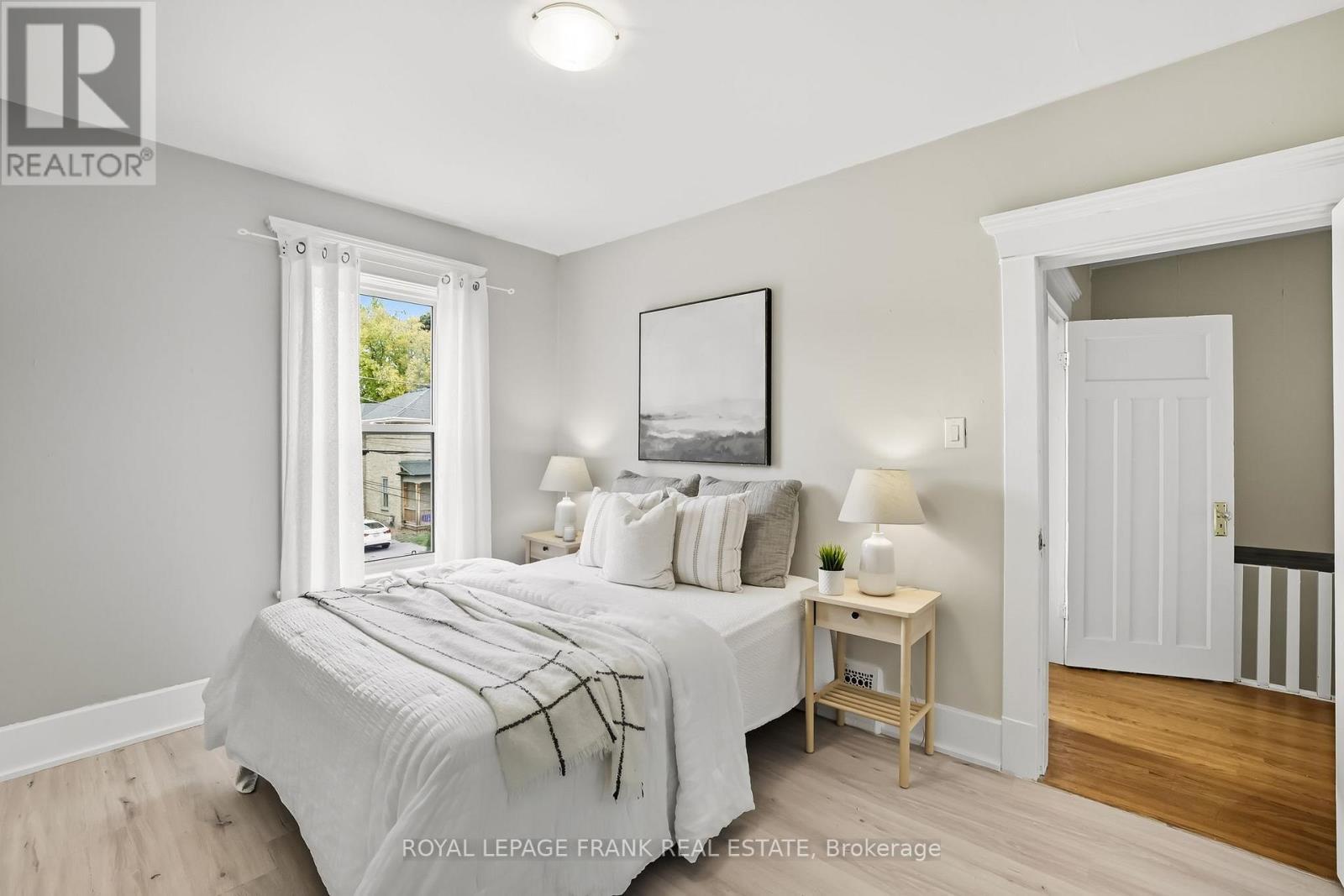 












798 GEORGE STREET N

,
Peterborough (Northcrest Ward 5),




Ontario
K9H3T5

