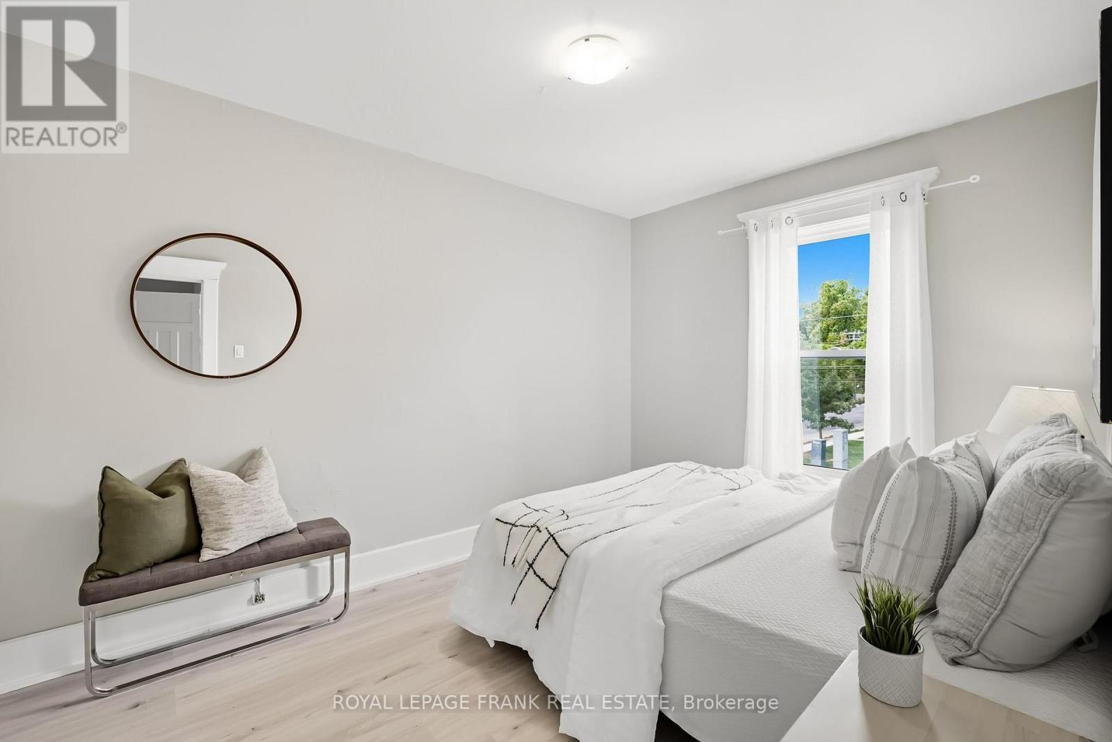 












798 GEORGE STREET N

,
Peterborough (Northcrest Ward 5),




Ontario
K9H3T5

