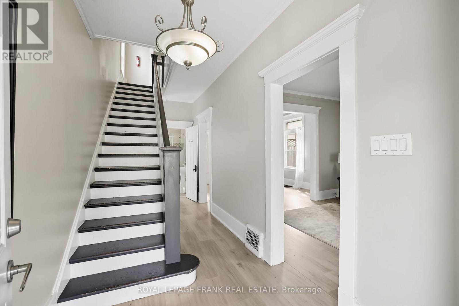 












798 GEORGE STREET N

,
Peterborough (Northcrest Ward 5),




Ontario
K9H3T5

