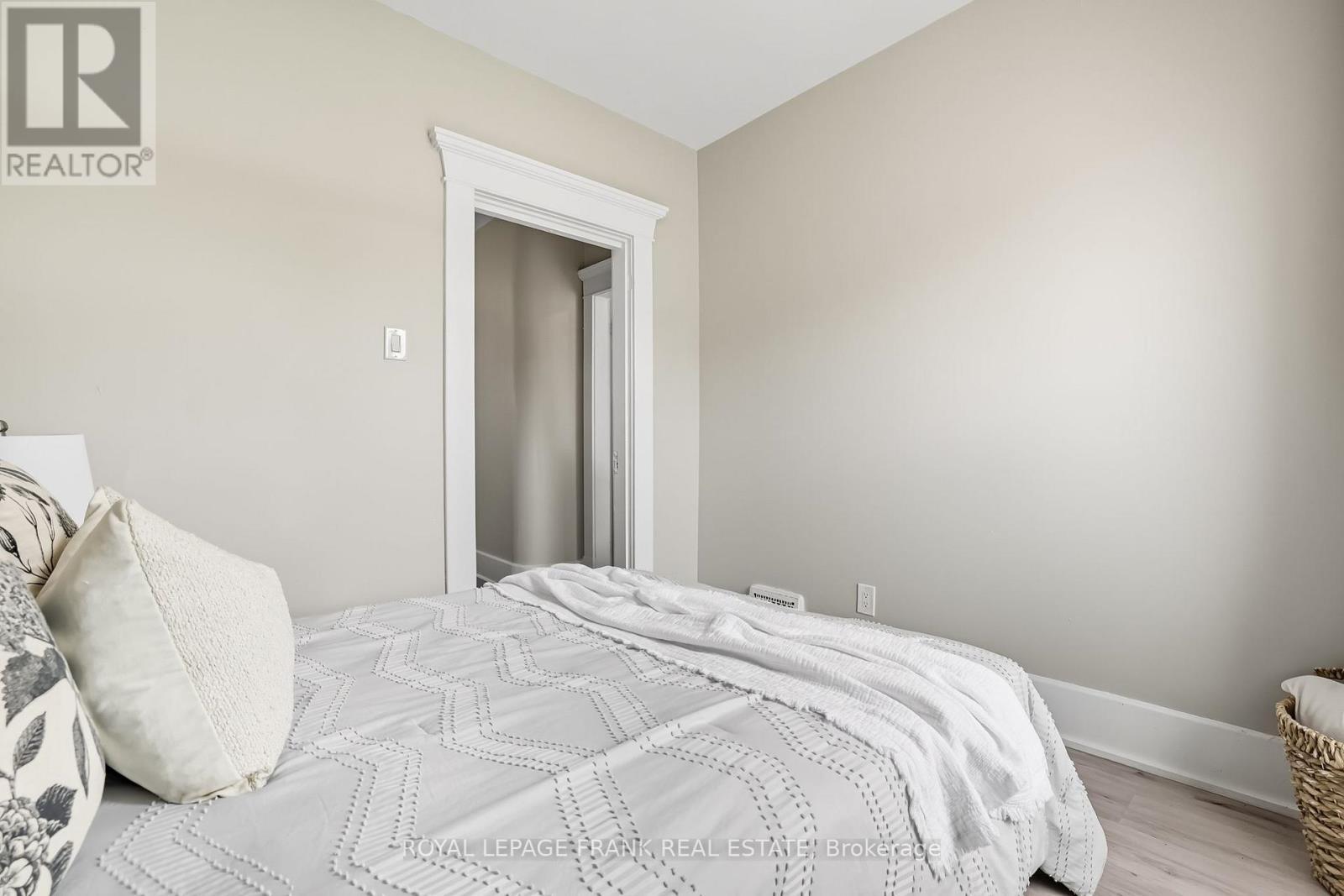 












798 GEORGE STREET N

,
Peterborough (Northcrest Ward 5),




Ontario
K9H3T5

