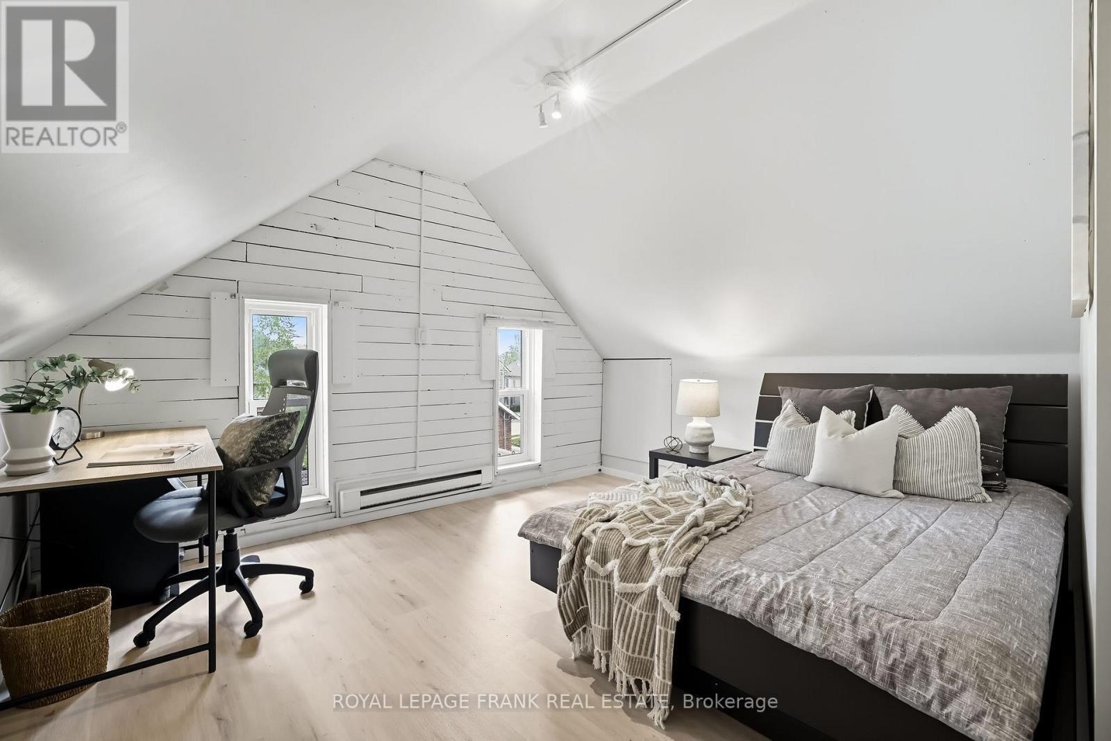 












798 GEORGE STREET N

,
Peterborough (Northcrest Ward 5),




Ontario
K9H3T5

