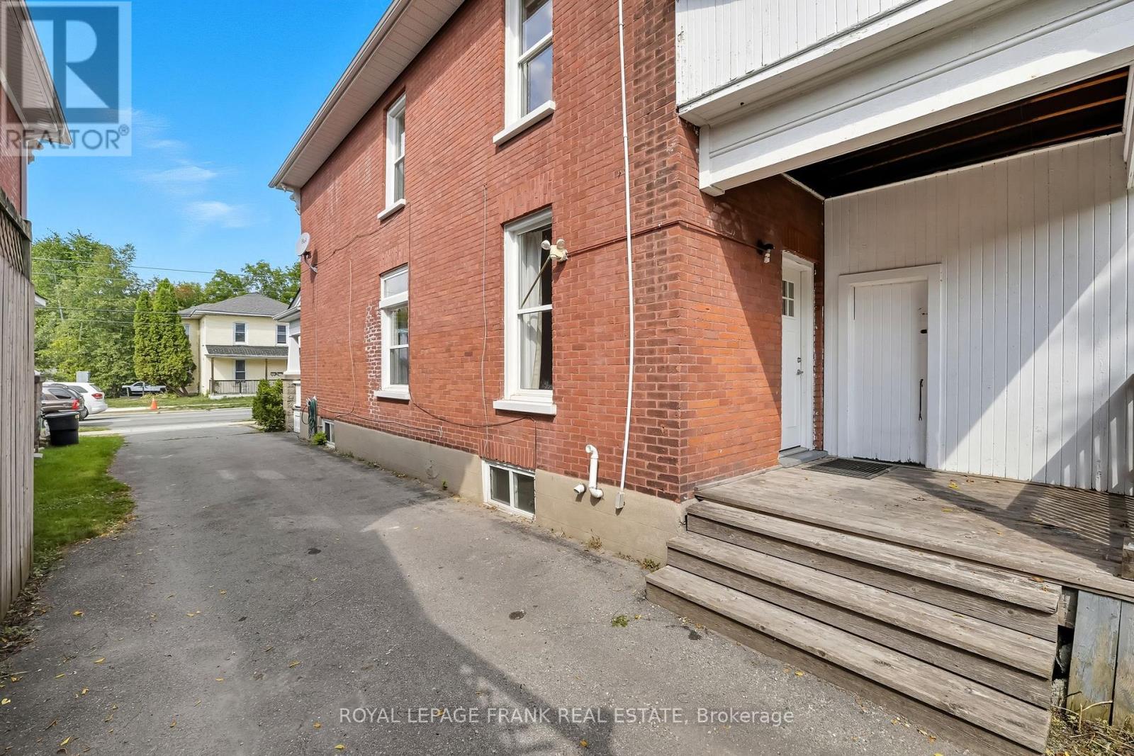 












798 GEORGE STREET N

,
Peterborough (Northcrest Ward 5),




Ontario
K9H3T5


