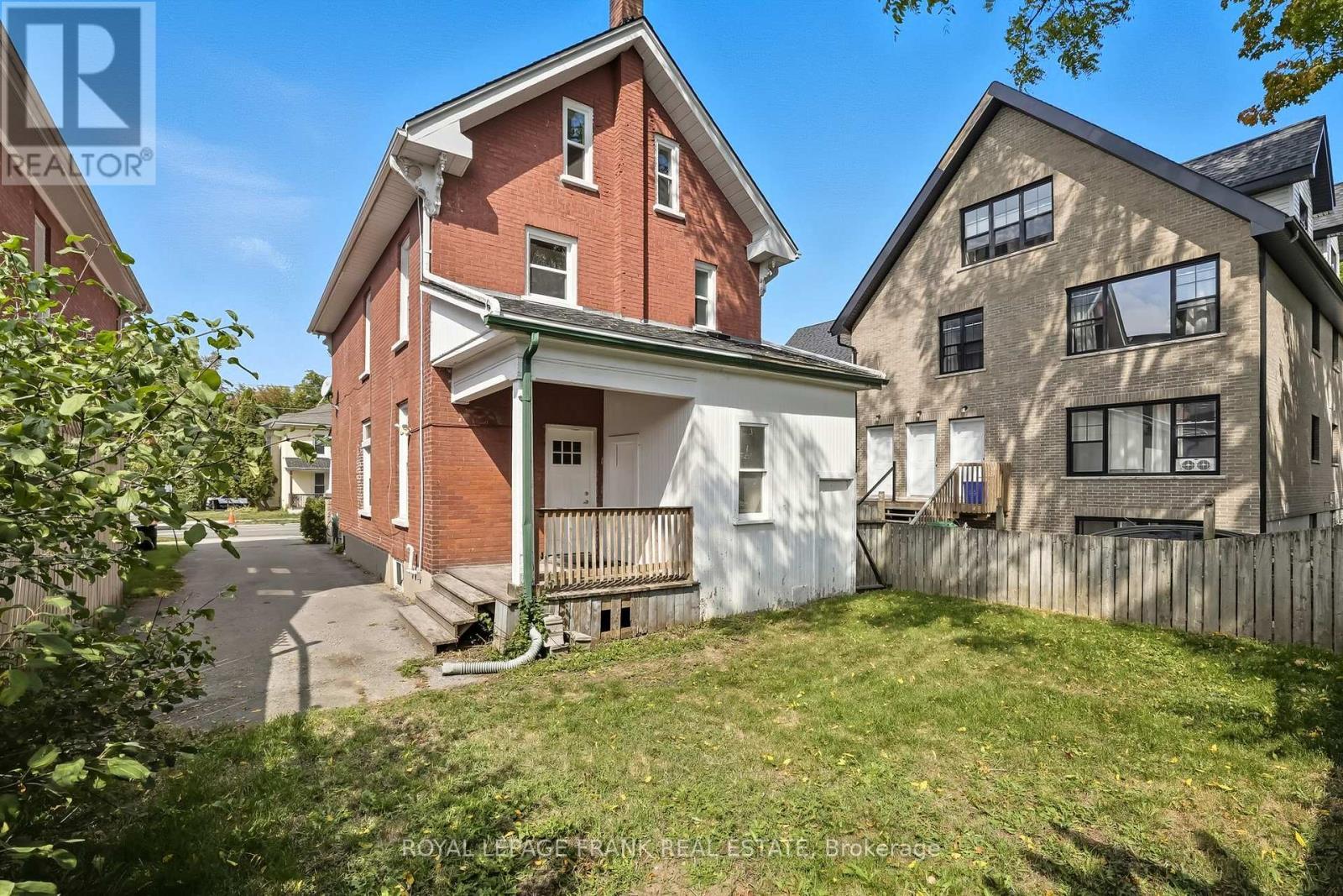 












798 GEORGE STREET N

,
Peterborough (Northcrest Ward 5),




Ontario
K9H3T5

