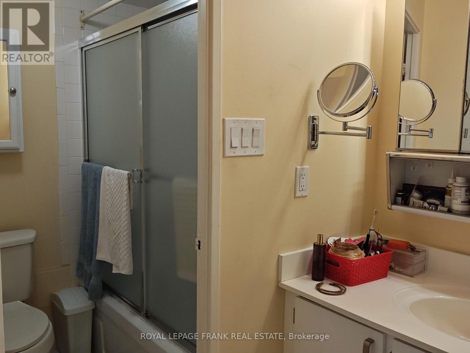 












1908 - 121 LING ROAD

,
Toronto (West Hill),




Ontario
M1E4Y2

