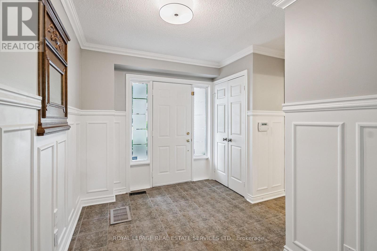 












5 - 1100 QUEENS AVENUE

,
Oakville,




Ontario
L6H2B5


