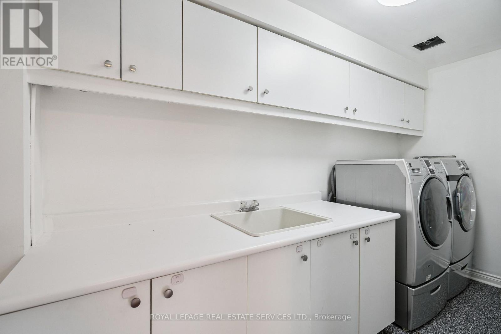 












5 - 1100 QUEENS AVENUE

,
Oakville,




Ontario
L6H2B5

