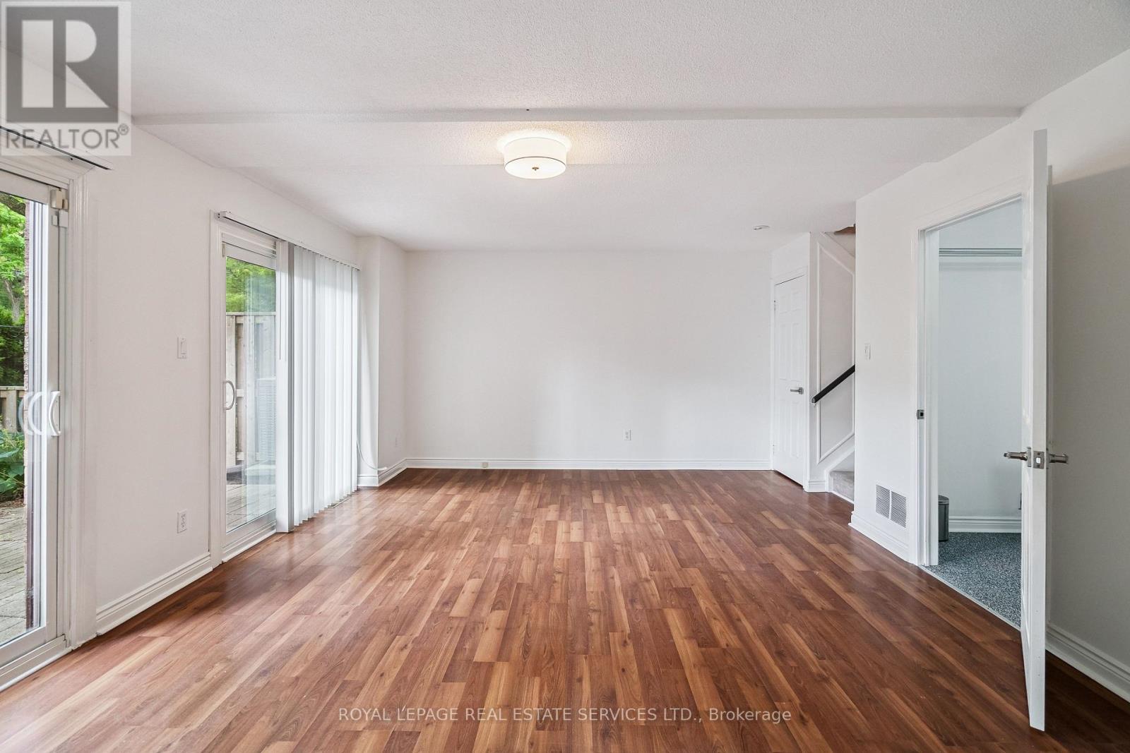 












5 - 1100 QUEENS AVENUE

,
Oakville,




Ontario
L6H2B5

