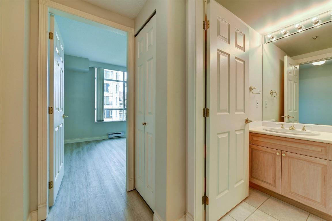 









1152


Sunset

Drive, 606,
Kelowna,




BC
V1Y 9R7

