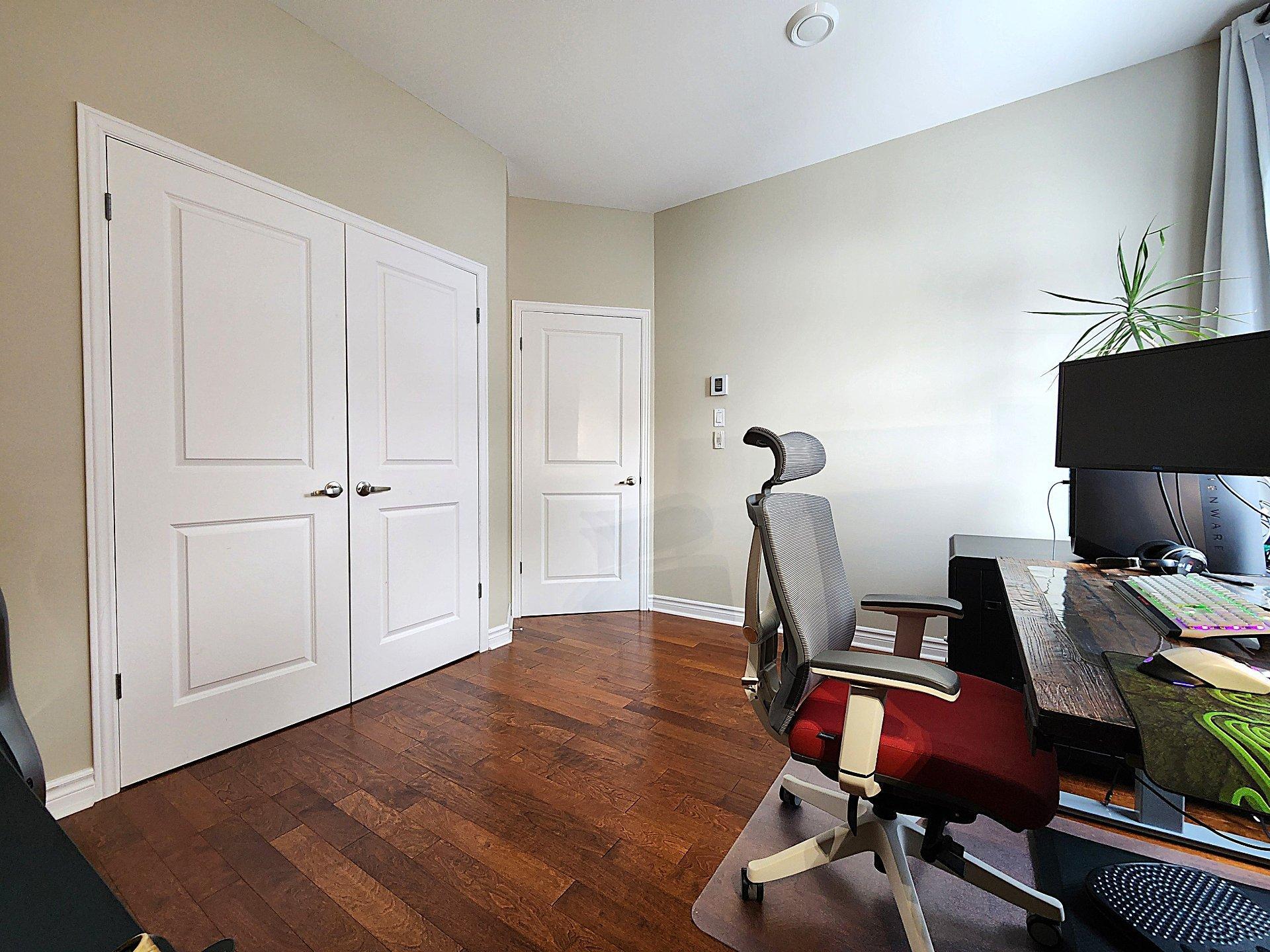 









2264


Rue Victoria

, 7,
Montréal (Lachine),




QC
H8S1Z3


