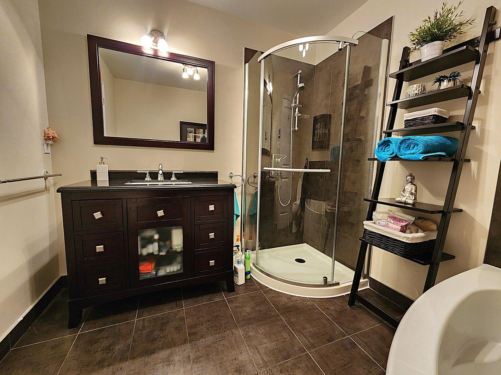 









2264


Rue Victoria

, 7,
Montréal (Lachine),




QC
H8S1Z3

