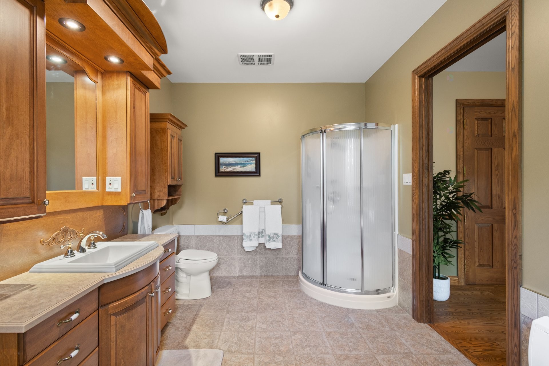 









123


Rue du Domaine-Brome

,
Lac-Brome,




QC
J0E1R0

