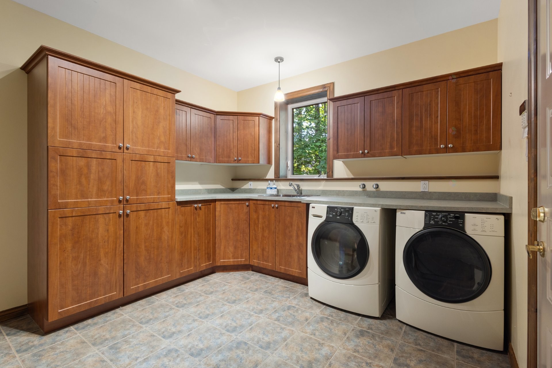 









123


Rue du Domaine-Brome

,
Lac-Brome,




QC
J0E1R0

