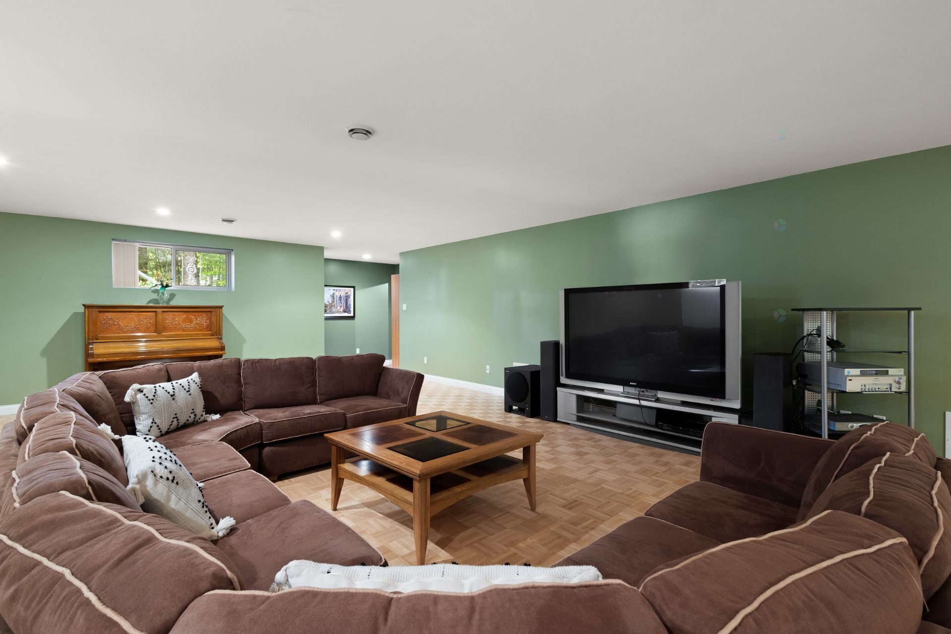 









123


Rue du Domaine-Brome

,
Lac-Brome,




QC
J0E1R0

