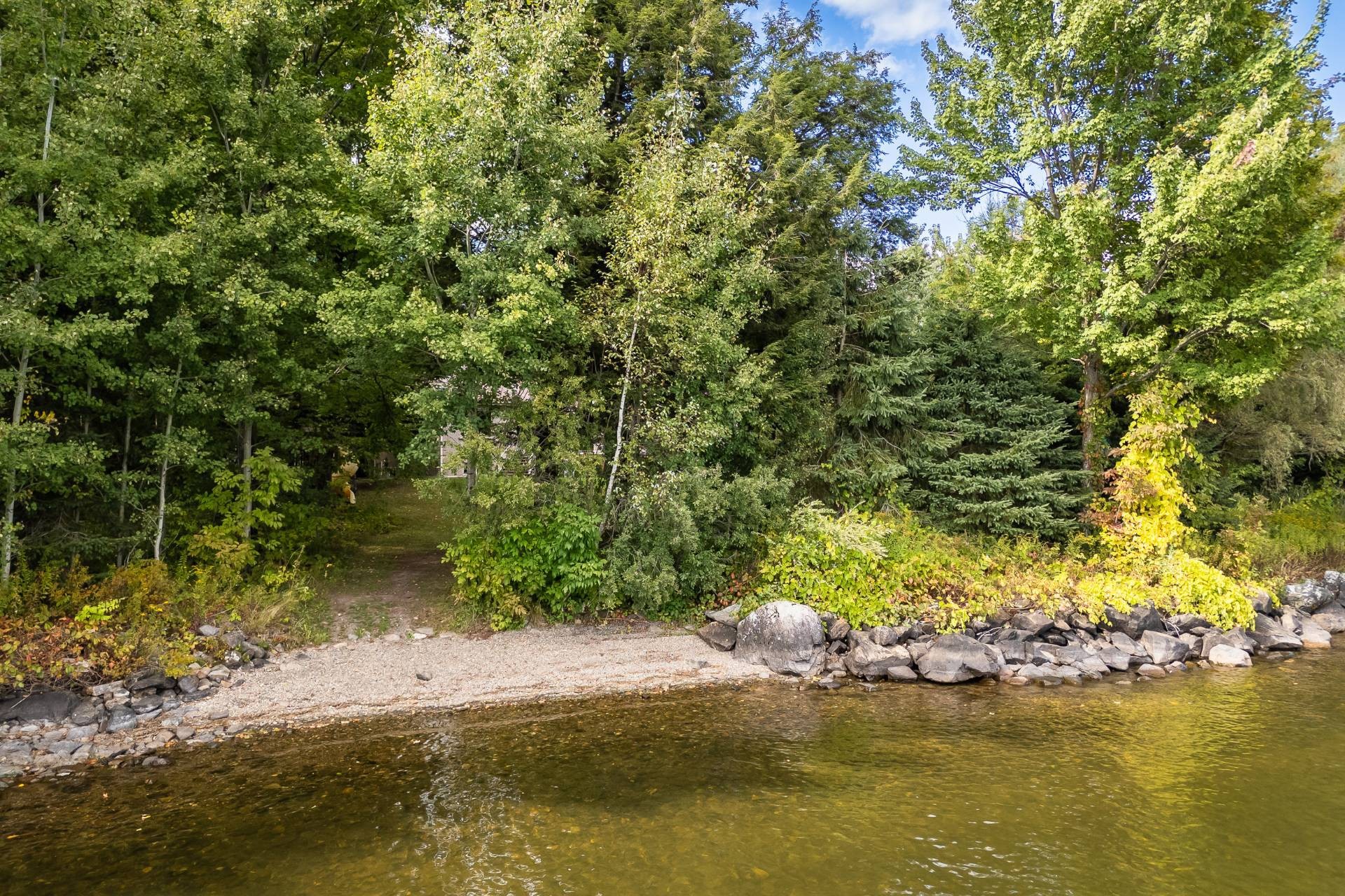 









123


Rue du Domaine-Brome

,
Lac-Brome,




QC
J0E1R0

