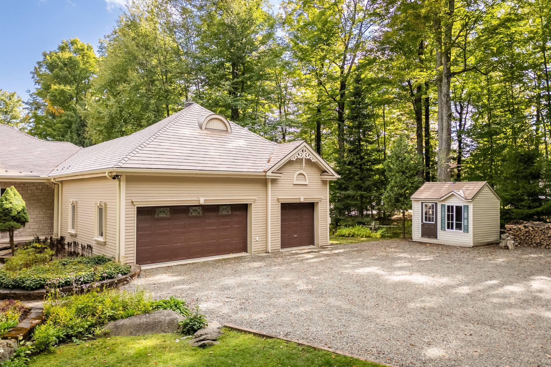 









123


Rue du Domaine-Brome

,
Lac-Brome,




QC
J0E1R0

