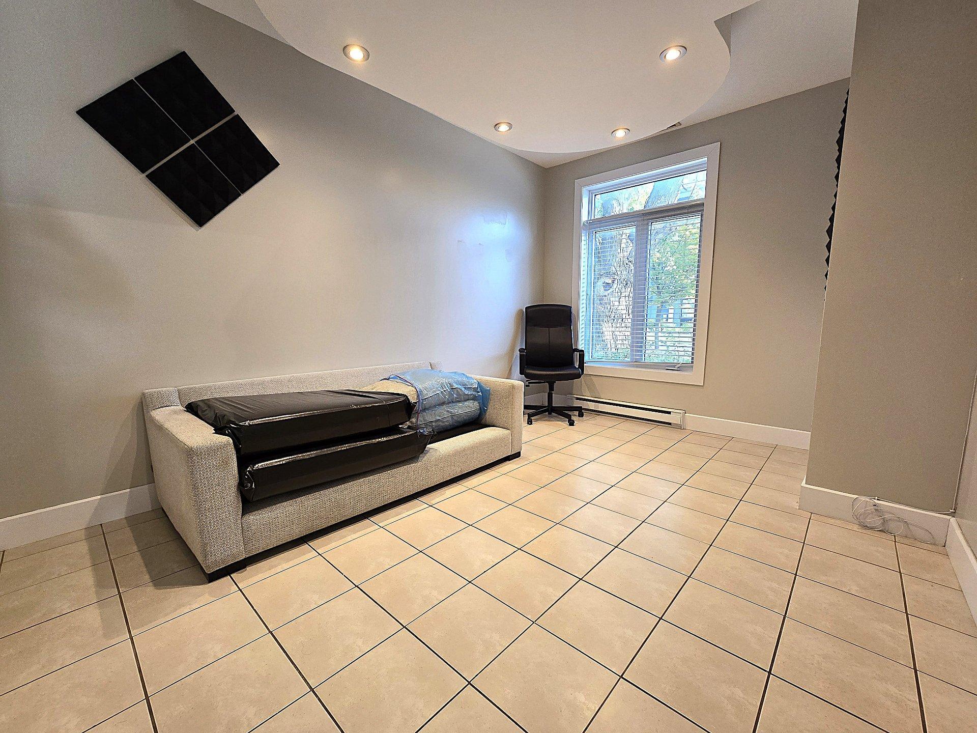 









144


Boul. Curé-Labelle

,
Laval (Sainte-Rose),




QC
H7L2Z4

