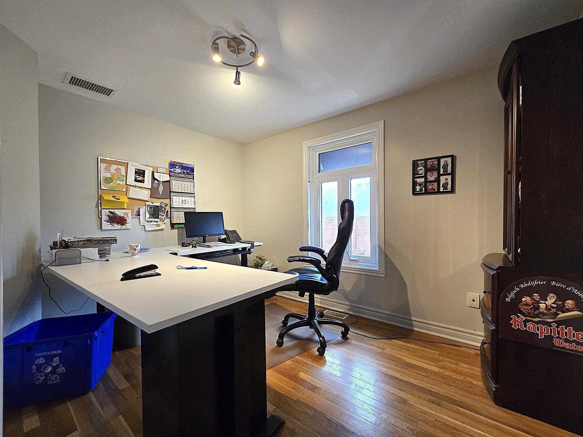 









144


Boul. Curé-Labelle

,
Laval (Sainte-Rose),




QC
H7L2Z4

