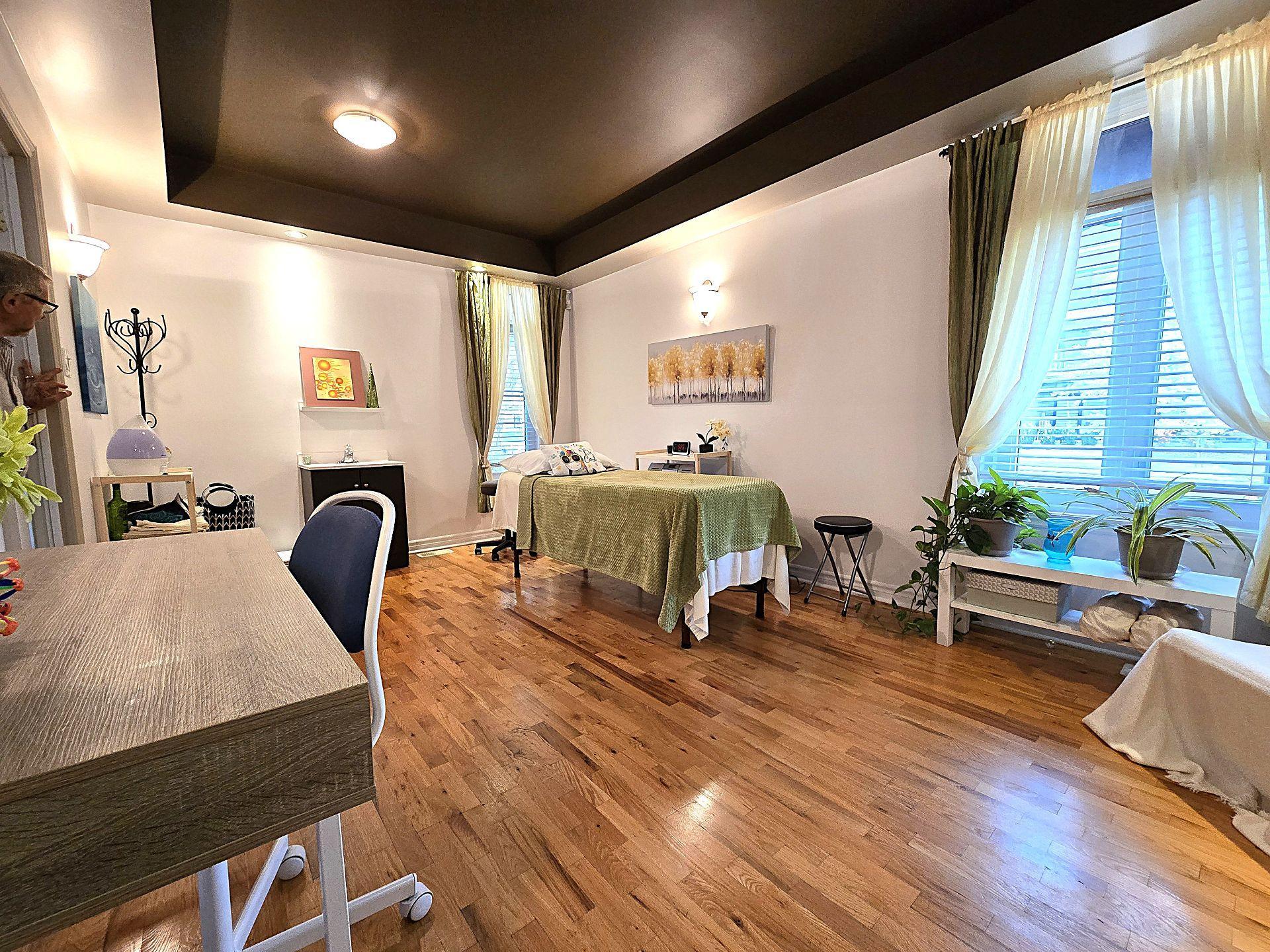 









144


Boul. Curé-Labelle

,
Laval (Sainte-Rose),




QC
H7L2Z4

