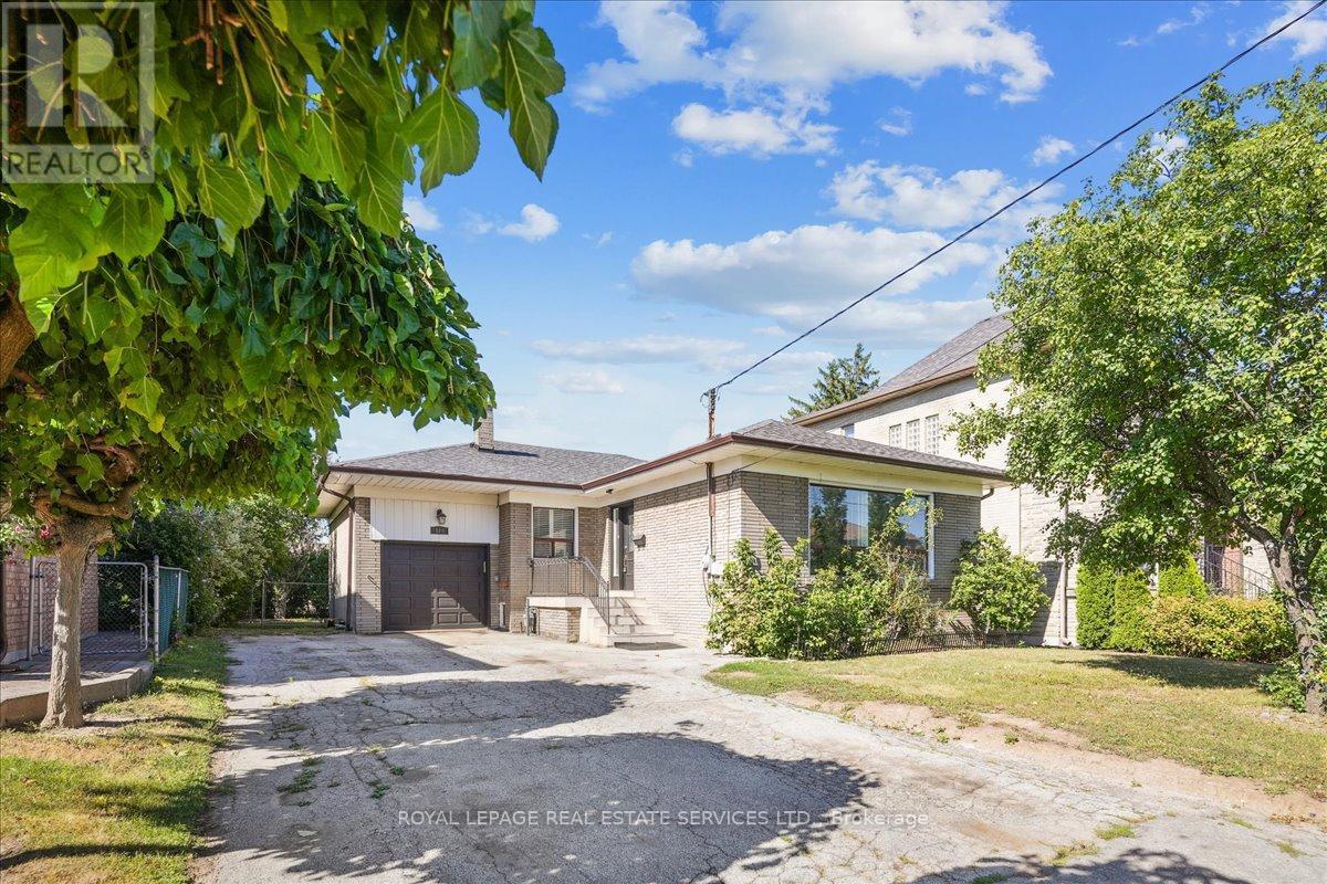 












160 CODSELL AVENUE

,
Toronto,




Ontario
M3H3W6


