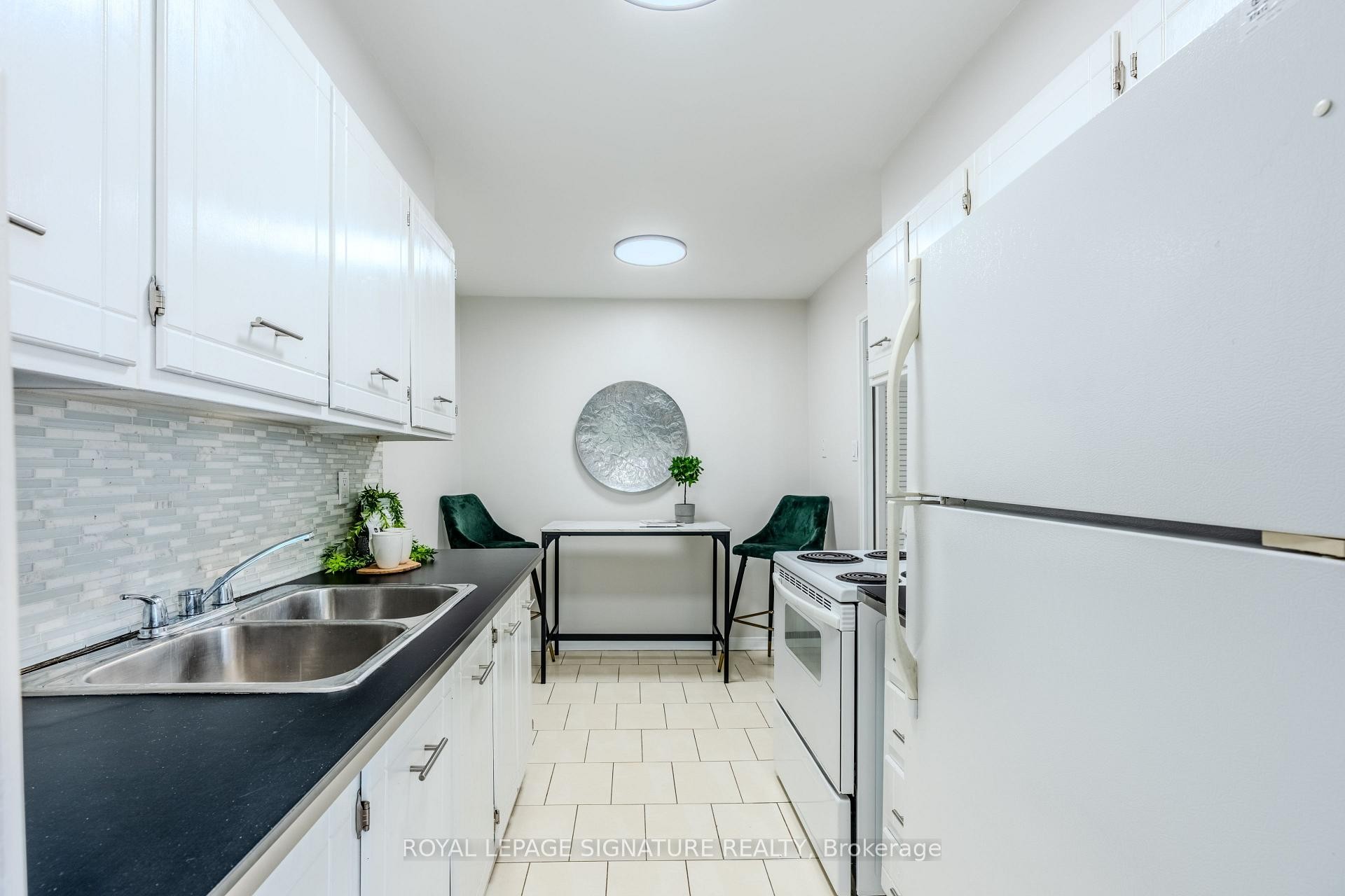 









177


Linus

Road, 315,
Toronto,




ON
M2J 4S5

