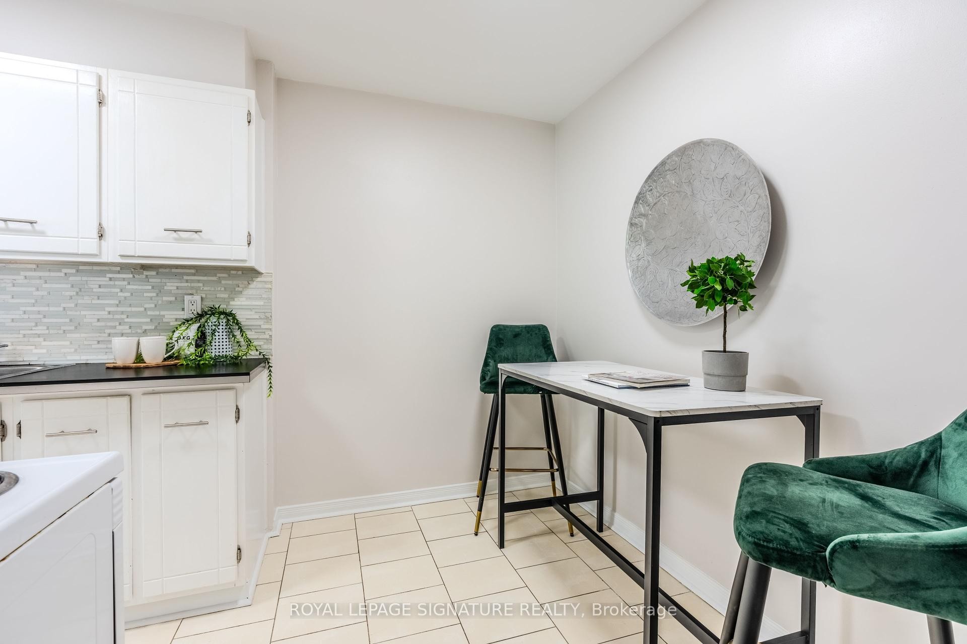 









177


Linus

Road, 315,
Toronto,




ON
M2J 4S5

