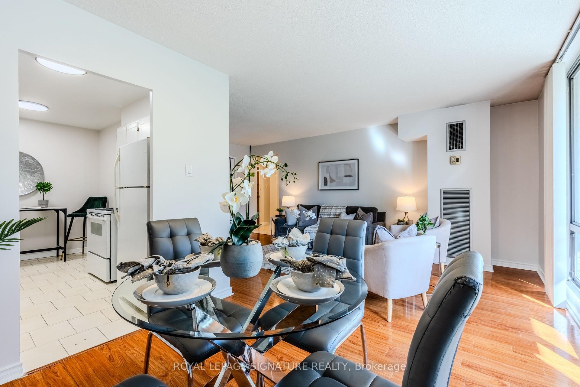 









177


Linus

Road, 315,
Toronto,




ON
M2J 4S5

