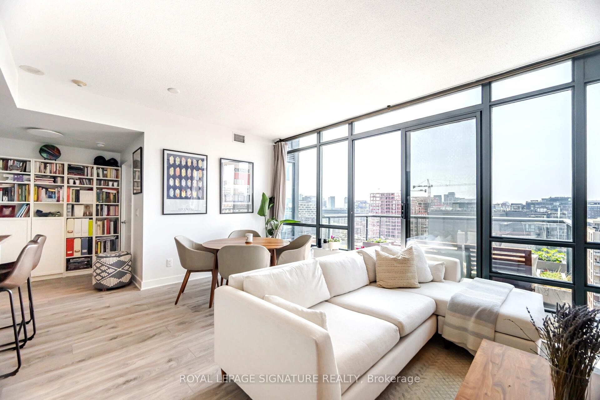 









438


King

Street West, 1405,
Toronto,




ON
M5V 3T9

