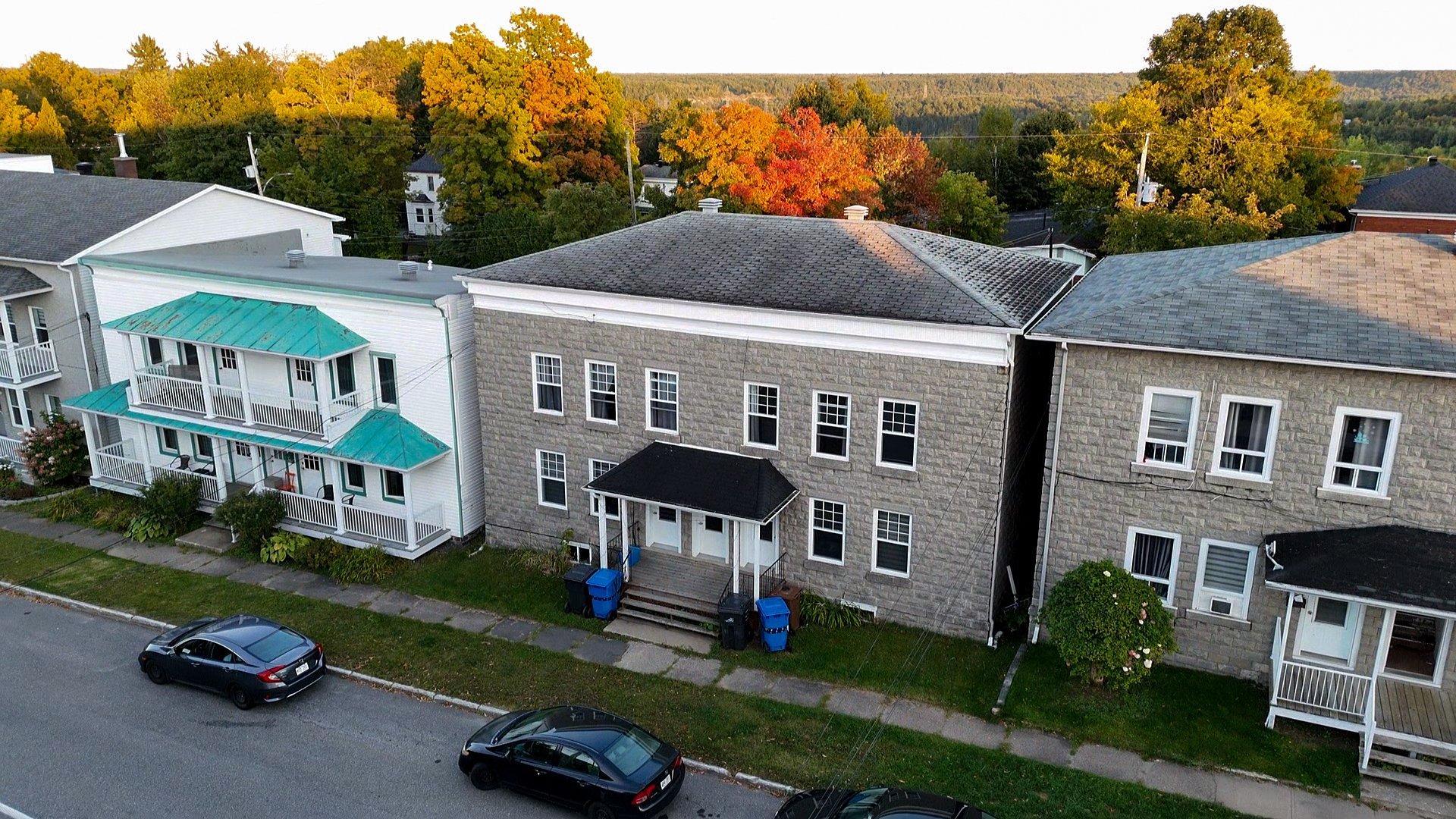 









461

 - 467


4e Avenue

,
Shawinigan,




QC
G9T2R8

