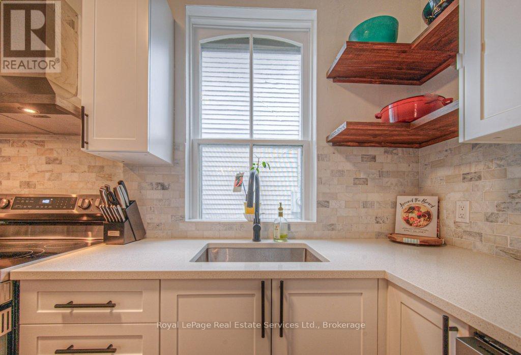 












92 ADAM STREET

,
Cambridge,




Ontario
N3C2K6

