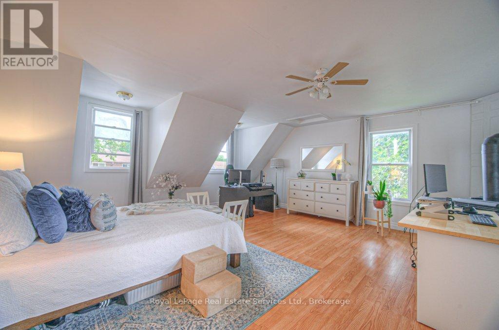 












92 ADAM STREET

,
Cambridge,




Ontario
N3C2K6

