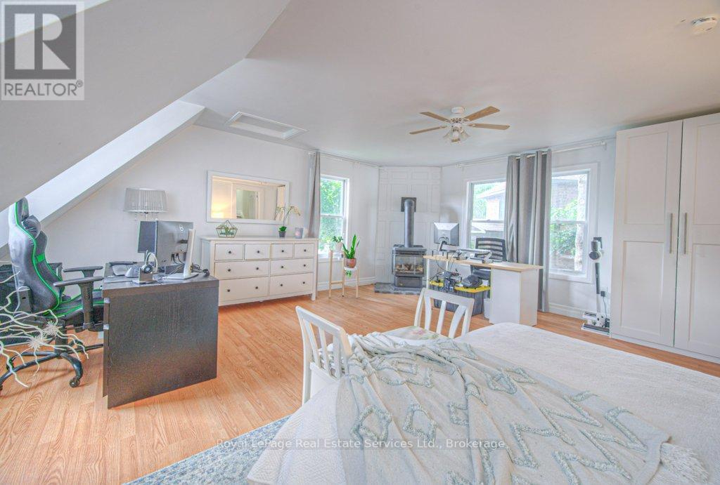 












92 ADAM STREET

,
Cambridge,




Ontario
N3C2K6

