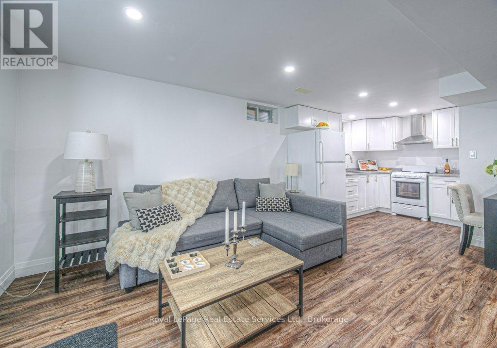 












92 ADAM STREET

,
Cambridge,




Ontario
N3C2K6

